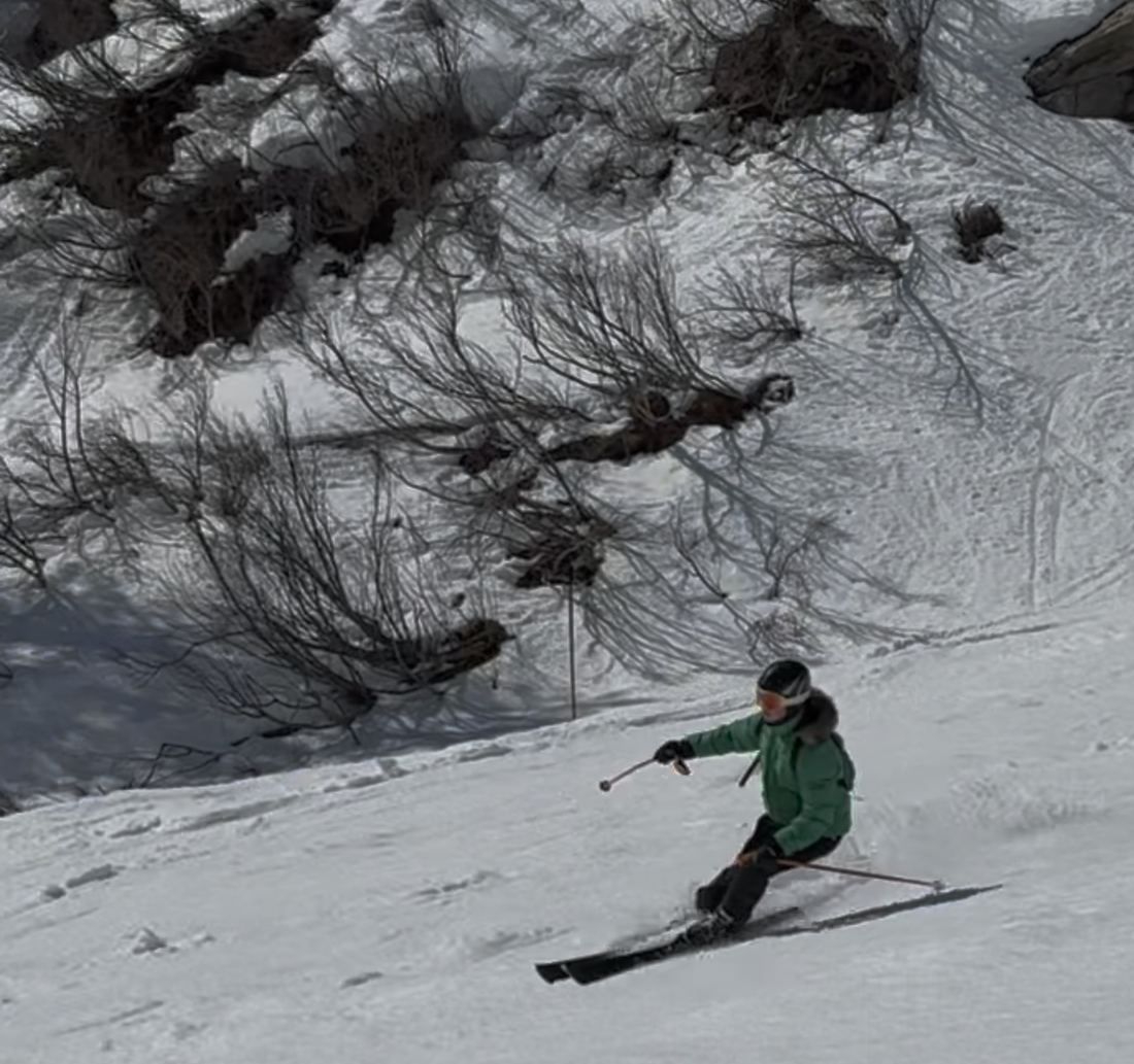 Abfahrt neben der Piste